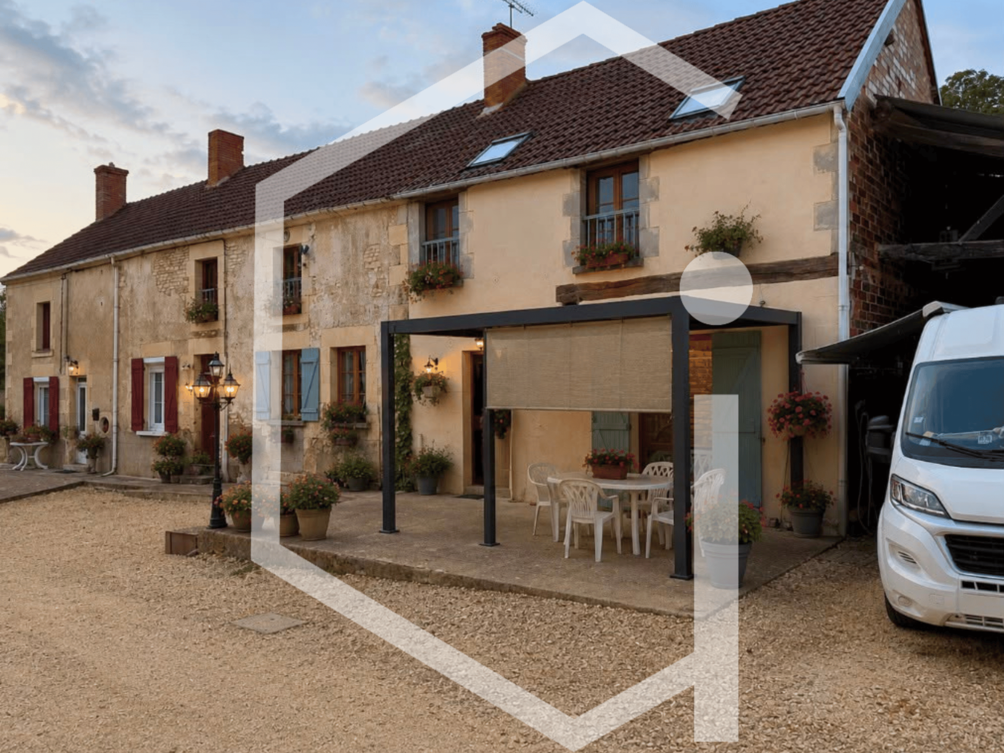 Ensemble immobilier composé de 2 maisons granges et jardin